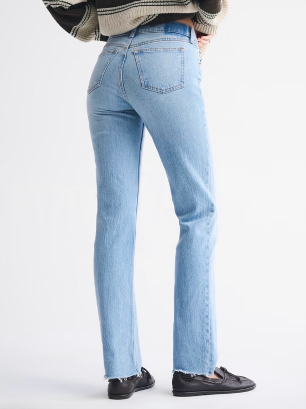 Abercrombie Mid Rise the 90’s straight Jean with raw hem